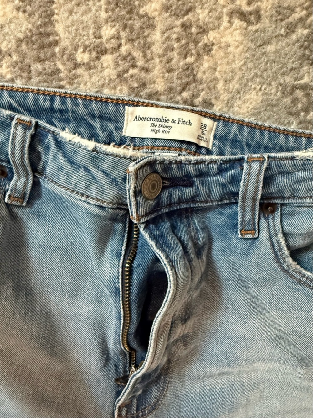 Abercrombie and Fitch the skinny high rise distressed jeans - Picture 2 of 4